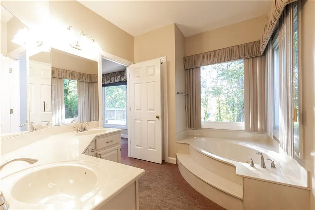 44 Ridgemere Trace, Sandy Springs, Georgia 30328, 3 Bedrooms Bedrooms, ,2 BathroomsBathrooms,Residential,Sold,44 Ridgemere Trace,6807046