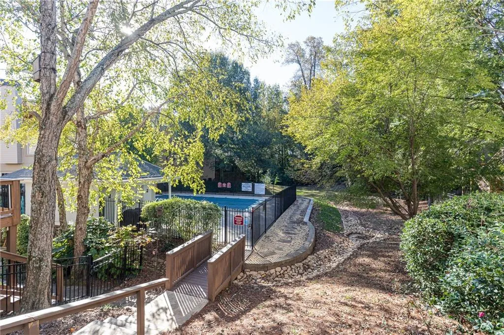 44 Ridgemere Trace, Sandy Springs, Georgia 30328, 3 Bedrooms Bedrooms, ,2 BathroomsBathrooms,Residential,Sold,44 Ridgemere Trace,6807046