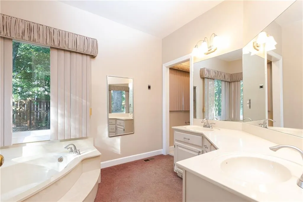 44 Ridgemere Trace, Sandy Springs, Georgia 30328, 3 Bedrooms Bedrooms, ,2 BathroomsBathrooms,Residential,Sold,44 Ridgemere Trace,6807046