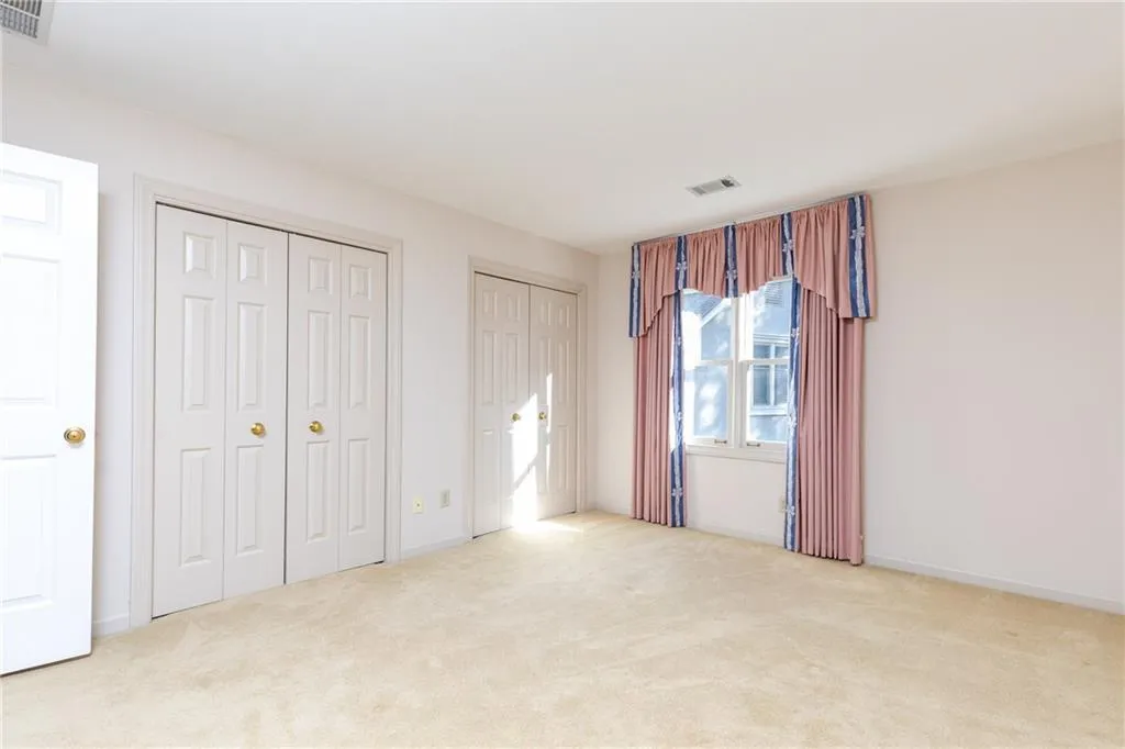 44 Ridgemere Trace, Sandy Springs, Georgia 30328, 3 Bedrooms Bedrooms, ,2 BathroomsBathrooms,Residential,Sold,44 Ridgemere Trace,6807046