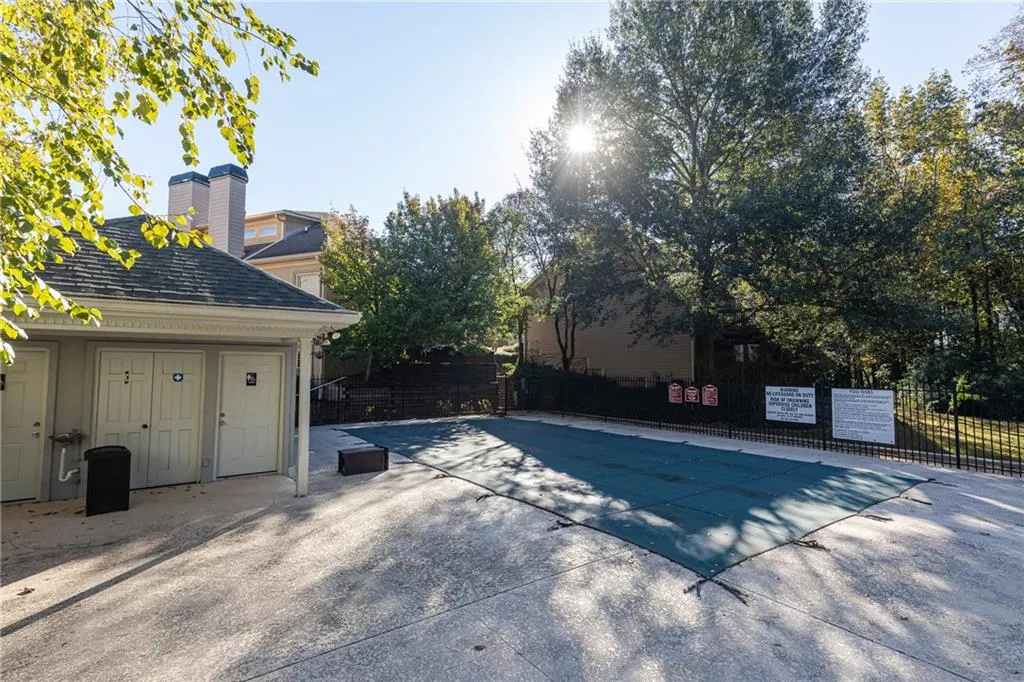 44 Ridgemere Trace, Sandy Springs, Georgia 30328, 3 Bedrooms Bedrooms, ,2 BathroomsBathrooms,Residential,Sold,44 Ridgemere Trace,6807046