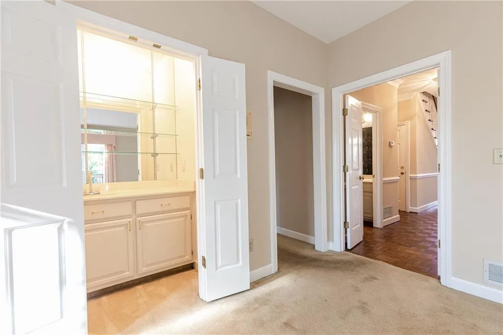 44 Ridgemere Trace, Sandy Springs, Georgia 30328, 3 Bedrooms Bedrooms, ,2 BathroomsBathrooms,Residential,Sold,44 Ridgemere Trace,6807046