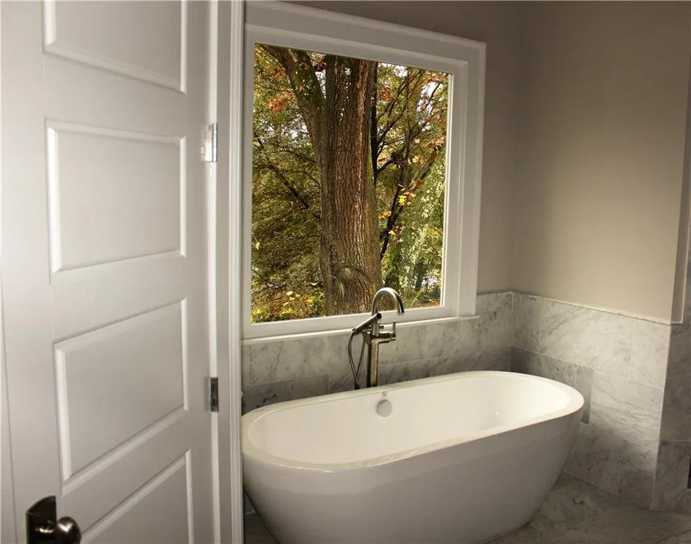 4555 Lake Forrest Drive, Atlanta, Georgia 30342, 5 Bedrooms Bedrooms, ,5 BathroomsBathrooms,Residential,Sold,4555 Lake Forrest Drive,5539964