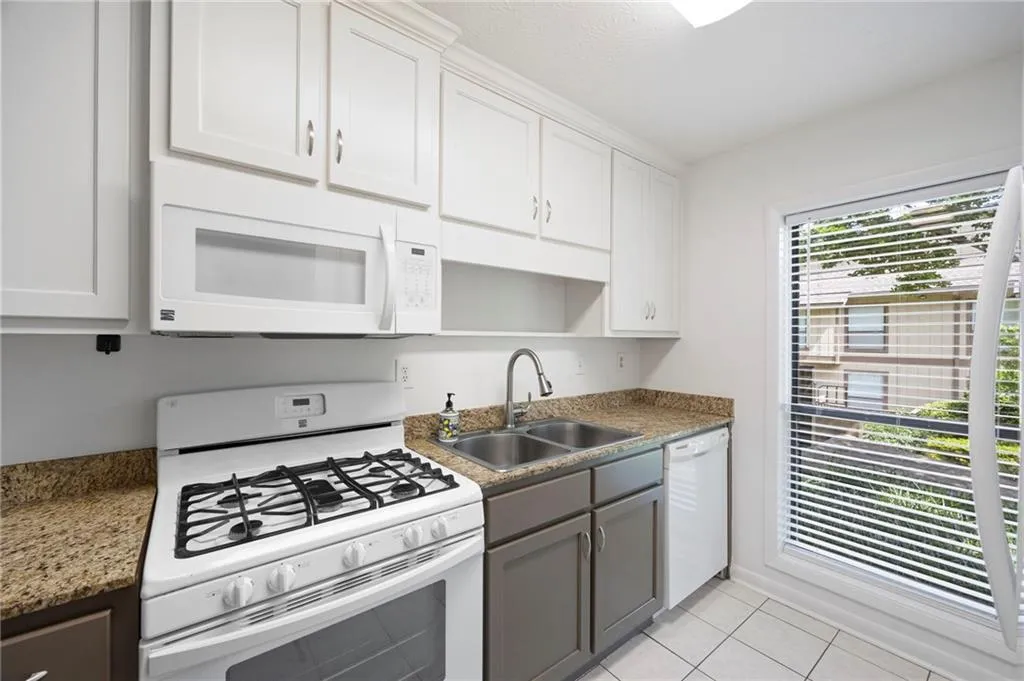 807 Woodcliff Drive, Sandy Springs, Georgia 30350, 2 Bedrooms Bedrooms, ,2 BathroomsBathrooms,Residential,For Sale,807 Woodcliff Drive,7576816