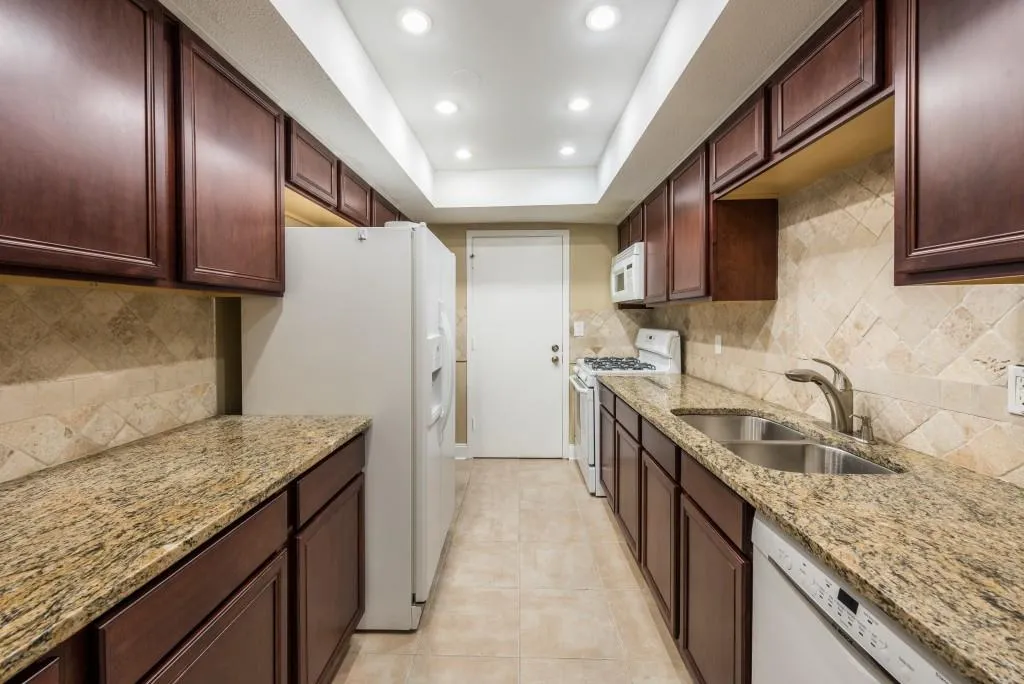 6851 Roswell Road Unit M7, Sandy Springs, Georgia 30328, 4 Bedrooms Bedrooms, ,2 BathroomsBathrooms,Residential,Sold,6851 Roswell Road Unit M7,5807982