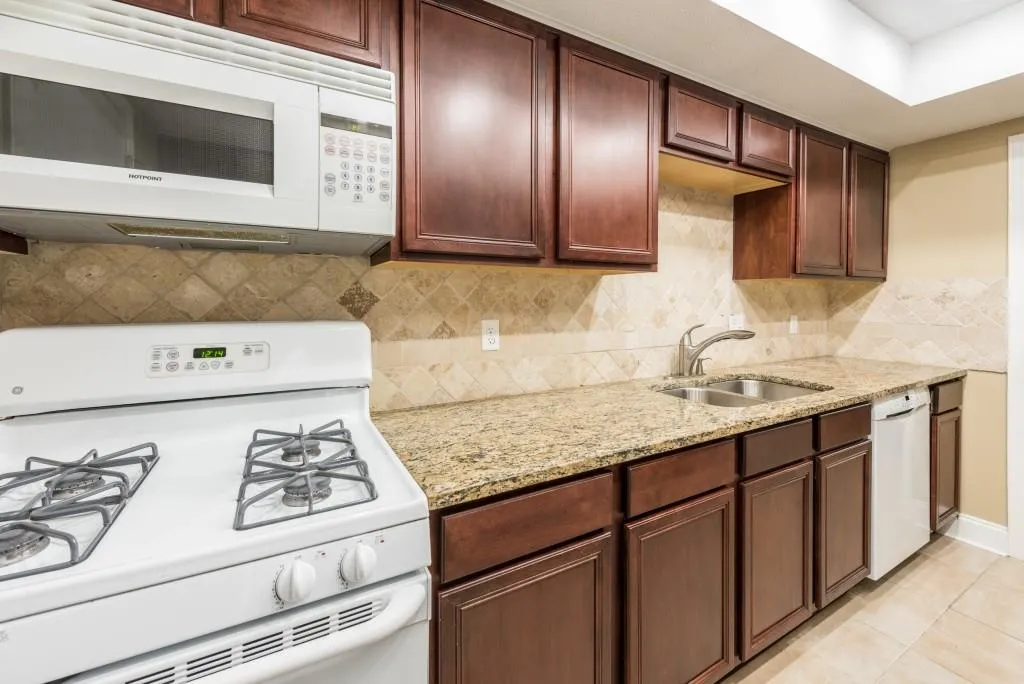 6851 Roswell Road Unit M7, Sandy Springs, Georgia 30328, 4 Bedrooms Bedrooms, ,2 BathroomsBathrooms,Residential,Sold,6851 Roswell Road Unit M7,5807982