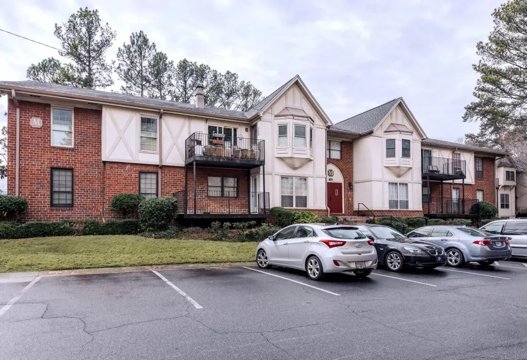 6851 Roswell Road Unit M7, Sandy Springs, Georgia 30328, 4 Bedrooms Bedrooms, ,2 BathroomsBathrooms,Residential,Sold,6851 Roswell Road Unit M7,5807982