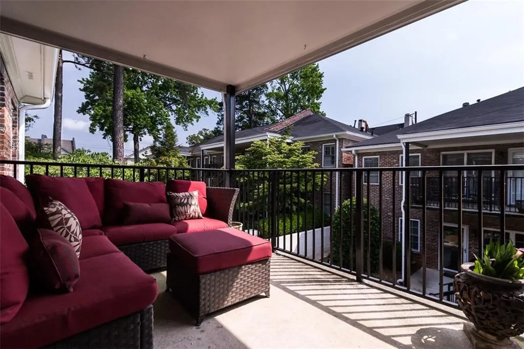 3675 Peachtree Road Ne Unit 50, Atlanta, Georgia 30319, 2 Bedrooms Bedrooms, ,2 BathroomsBathrooms,Residential,Sold,3675 Peachtree Road Ne Unit 50,5690574