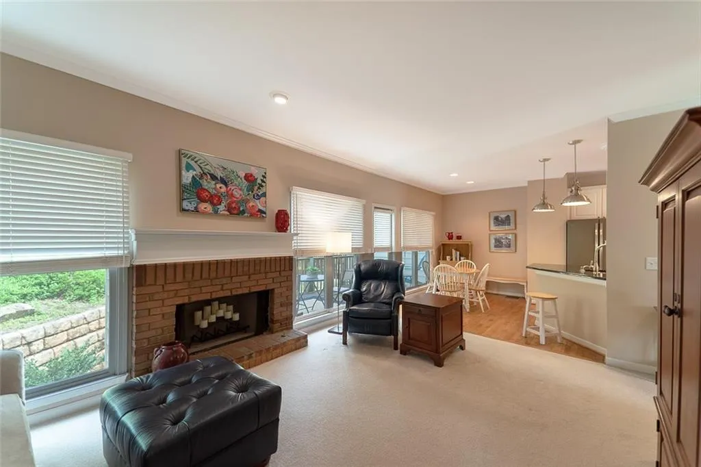 300 Halah Circle, Sandy Springs, Georgia 30328, 3 Bedrooms Bedrooms, ,2 BathroomsBathrooms,Residential,Sold,300 Halah Circle,6023008