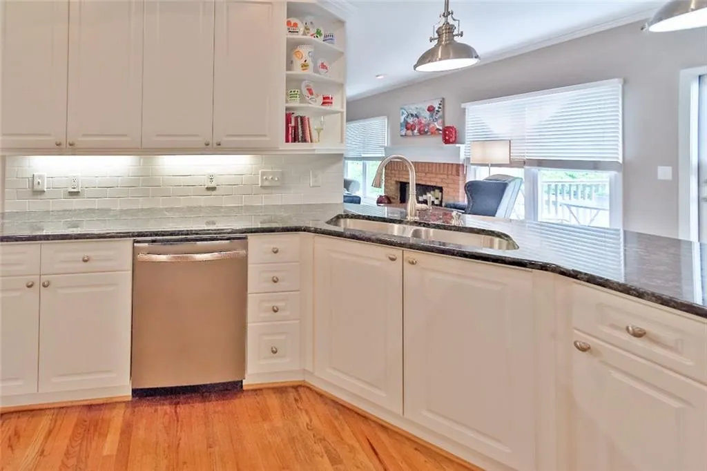 300 Halah Circle, Sandy Springs, Georgia 30328, 3 Bedrooms Bedrooms, ,2 BathroomsBathrooms,Residential,Sold,300 Halah Circle,6023008