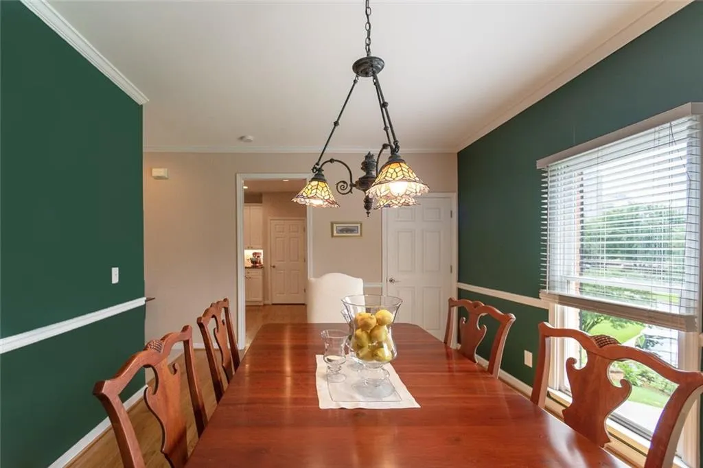 300 Halah Circle, Sandy Springs, Georgia 30328, 3 Bedrooms Bedrooms, ,2 BathroomsBathrooms,Residential,Sold,300 Halah Circle,6023008