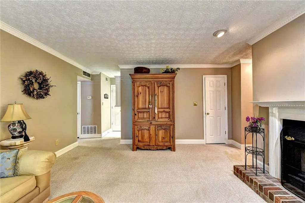 606 River Run Drive, Sandy Springs, Georgia 30350, 1 Bedroom Bedrooms, ,1 BathroomBathrooms,Residential,Sold,606 River Run Drive,6617770