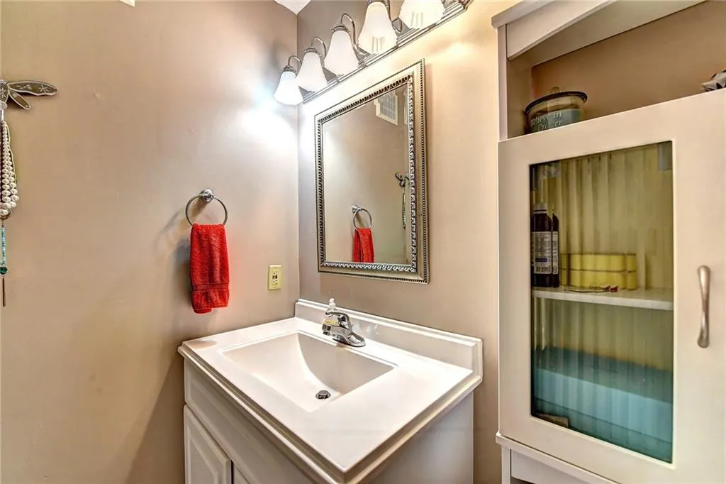 606 River Run Drive, Sandy Springs, Georgia 30350, 1 Bedroom Bedrooms, ,1 BathroomBathrooms,Residential,Sold,606 River Run Drive,6617770
