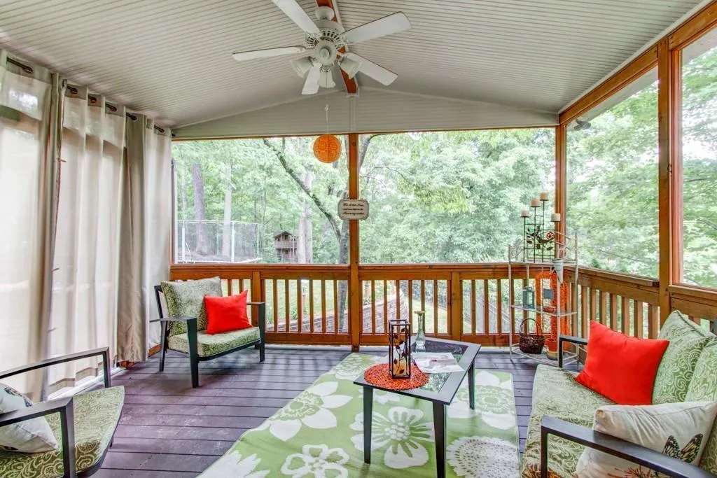 340 Nell Court, Sandy Springs, Georgia 30342, 6 Bedrooms Bedrooms, ,4 BathroomsBathrooms,Residential,Sold,340 Nell Court,6693898