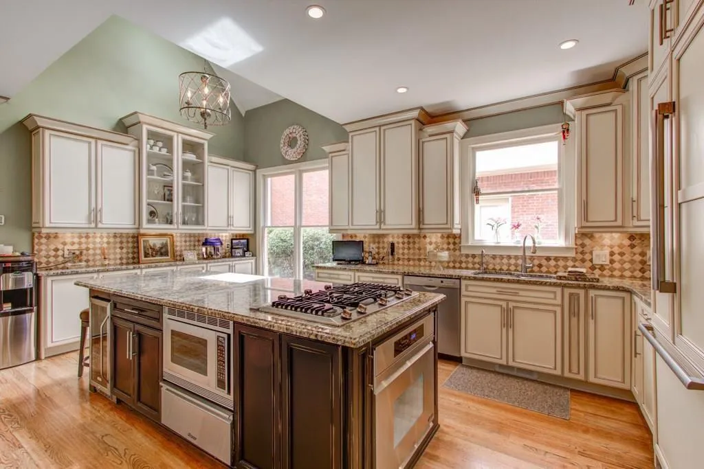 340 Nell Court, Sandy Springs, Georgia 30342, 6 Bedrooms Bedrooms, ,4 BathroomsBathrooms,Residential,Sold,340 Nell Court,6693898