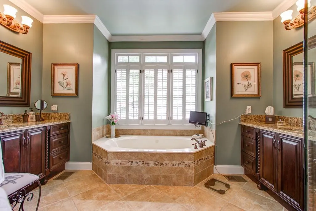 340 Nell Court, Sandy Springs, Georgia 30342, 6 Bedrooms Bedrooms, ,4 BathroomsBathrooms,Residential,Sold,340 Nell Court,6693898