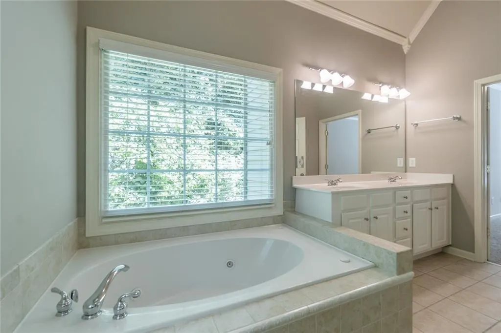 298 Tall Oaks Drive Ne, Atlanta, Georgia 30342, 5 Bedrooms Bedrooms, ,3 BathroomsBathrooms,Residential,Sold,298 Tall Oaks Drive Ne,6885156