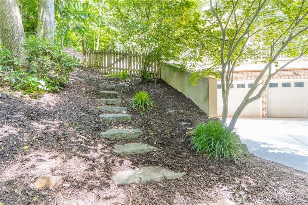298 Tall Oaks Drive Ne, Atlanta, Georgia 30342, 5 Bedrooms Bedrooms, ,3 BathroomsBathrooms,Residential,Sold,298 Tall Oaks Drive Ne,6885156