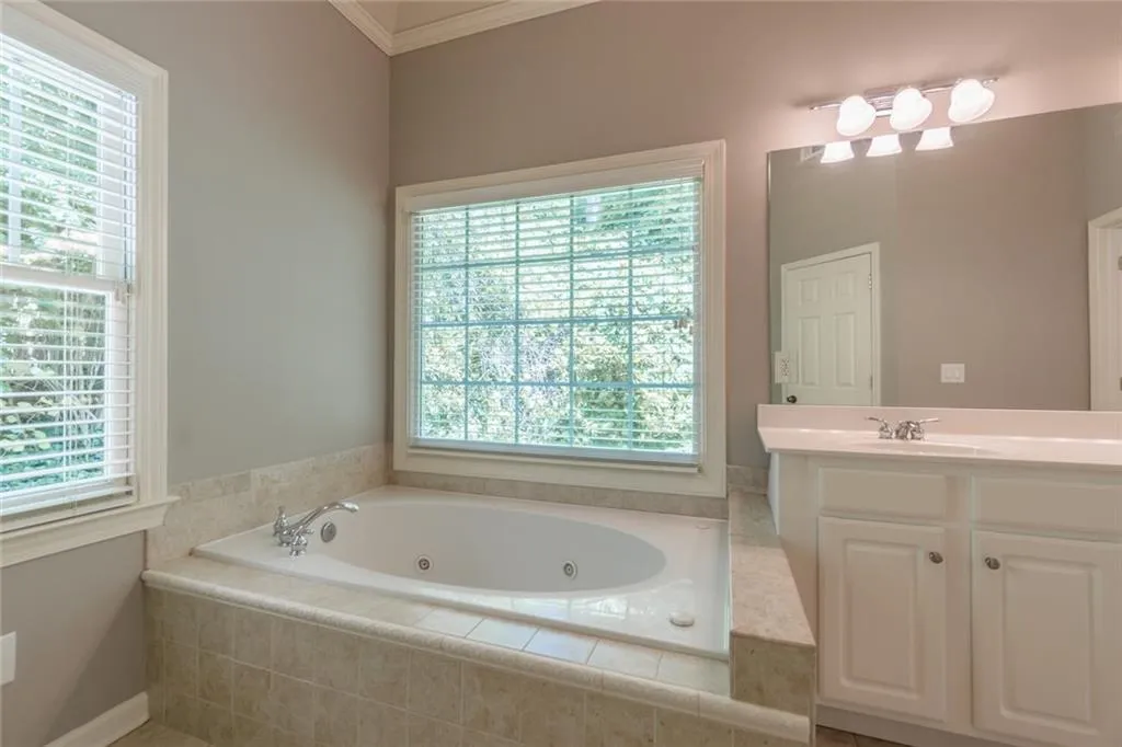 298 Tall Oaks Drive Ne, Atlanta, Georgia 30342, 5 Bedrooms Bedrooms, ,3 BathroomsBathrooms,Residential,Sold,298 Tall Oaks Drive Ne,6885156