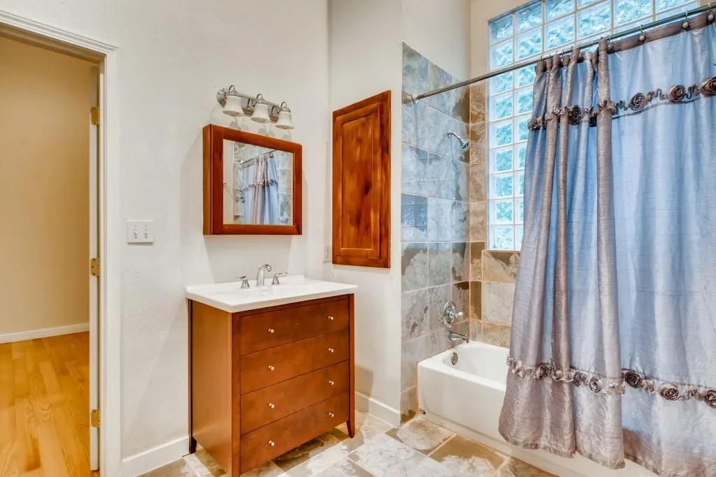 1050 Edgewater Drive, Sandy Springs, Georgia 30328, 5 Bedrooms Bedrooms, ,4 BathroomsBathrooms,Residential,Sold,1050 Edgewater Drive,6725674