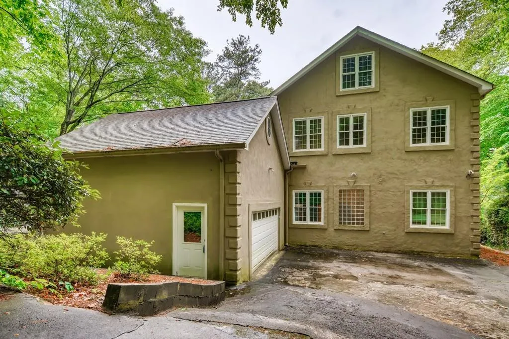 1050 Edgewater Drive, Sandy Springs, Georgia 30328, 5 Bedrooms Bedrooms, ,4 BathroomsBathrooms,Residential,Sold,1050 Edgewater Drive,6725674