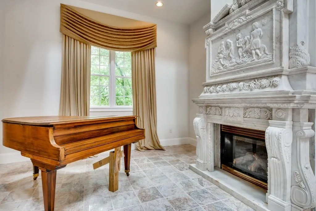 1050 Edgewater Drive, Sandy Springs, Georgia 30328, 5 Bedrooms Bedrooms, ,4 BathroomsBathrooms,Residential,Sold,1050 Edgewater Drive,6725674