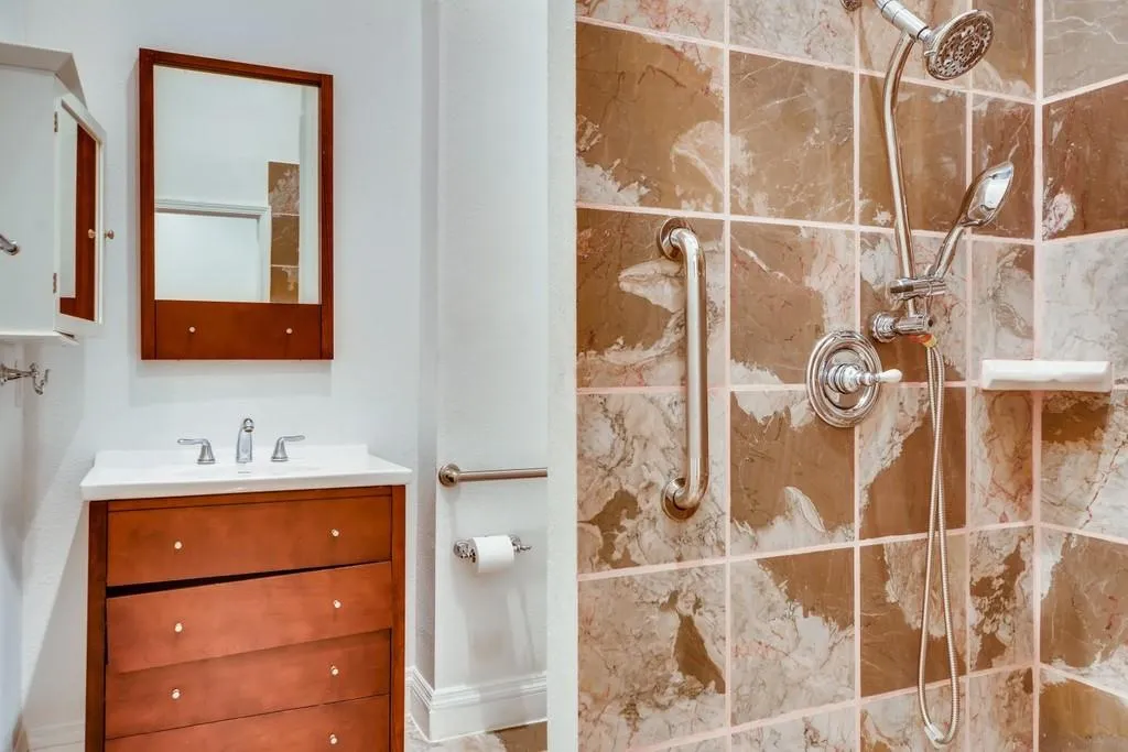 1050 Edgewater Drive, Sandy Springs, Georgia 30328, 5 Bedrooms Bedrooms, ,4 BathroomsBathrooms,Residential,Sold,1050 Edgewater Drive,6725674