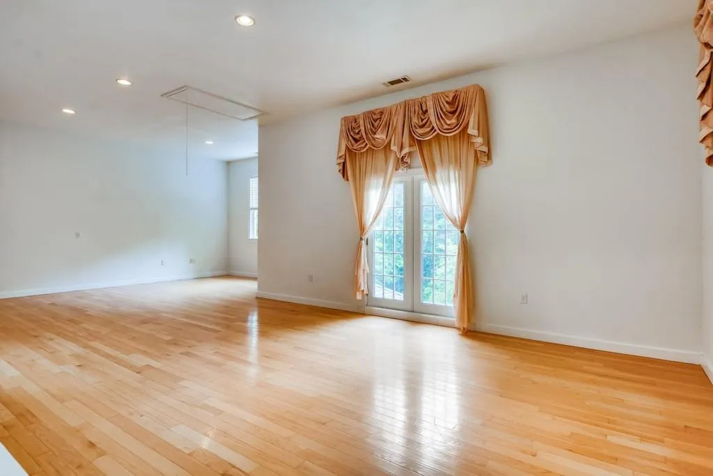 1050 Edgewater Drive, Sandy Springs, Georgia 30328, 5 Bedrooms Bedrooms, ,4 BathroomsBathrooms,Residential,Sold,1050 Edgewater Drive,6725674