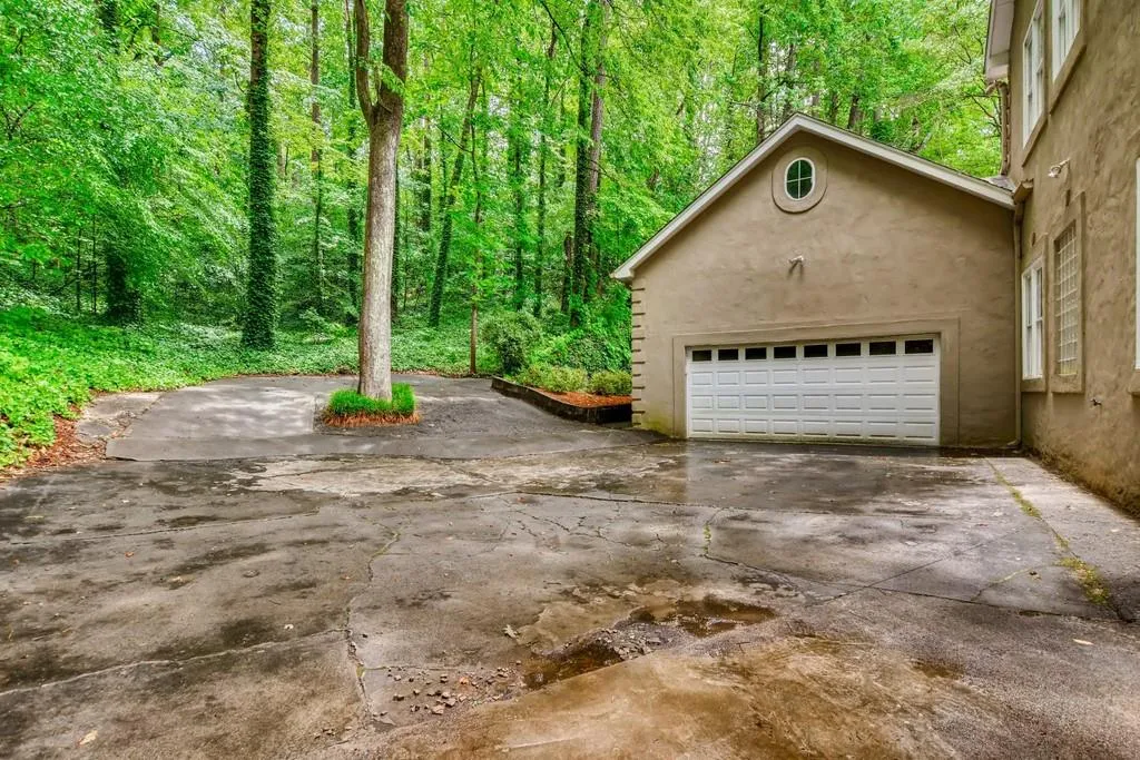 1050 Edgewater Drive, Sandy Springs, Georgia 30328, 5 Bedrooms Bedrooms, ,4 BathroomsBathrooms,Residential,Sold,1050 Edgewater Drive,6725674