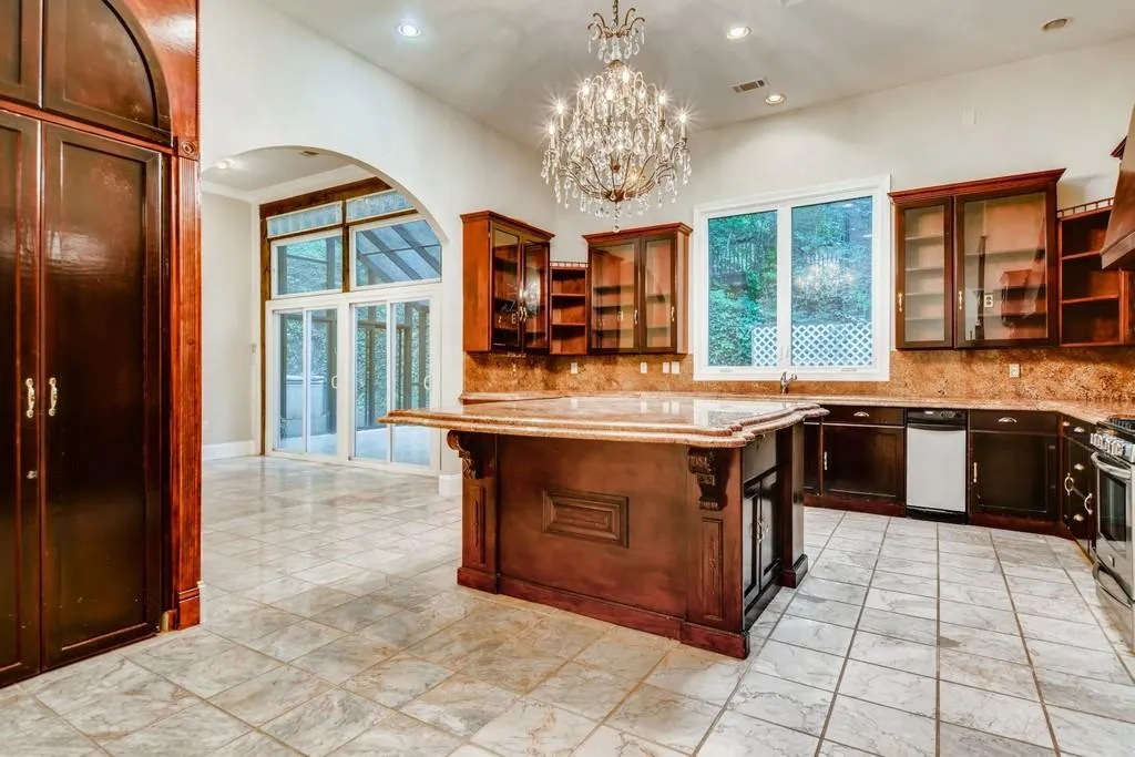 1050 Edgewater Drive, Sandy Springs, Georgia 30328, 5 Bedrooms Bedrooms, ,4 BathroomsBathrooms,Residential,Sold,1050 Edgewater Drive,6725674