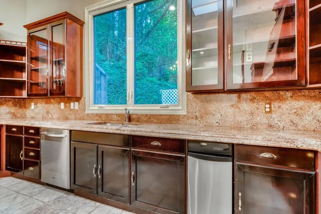 1050 Edgewater Drive, Sandy Springs, Georgia 30328, 5 Bedrooms Bedrooms, ,4 BathroomsBathrooms,Residential,Sold,1050 Edgewater Drive,6725674