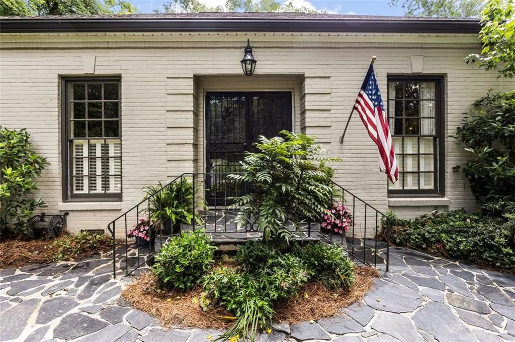 6440 Vernon Woods Drive, Atlanta, Georgia 30328, 3 Bedrooms Bedrooms, ,2 BathroomsBathrooms,Residential,Sold,6440 Vernon Woods Drive,6918684
