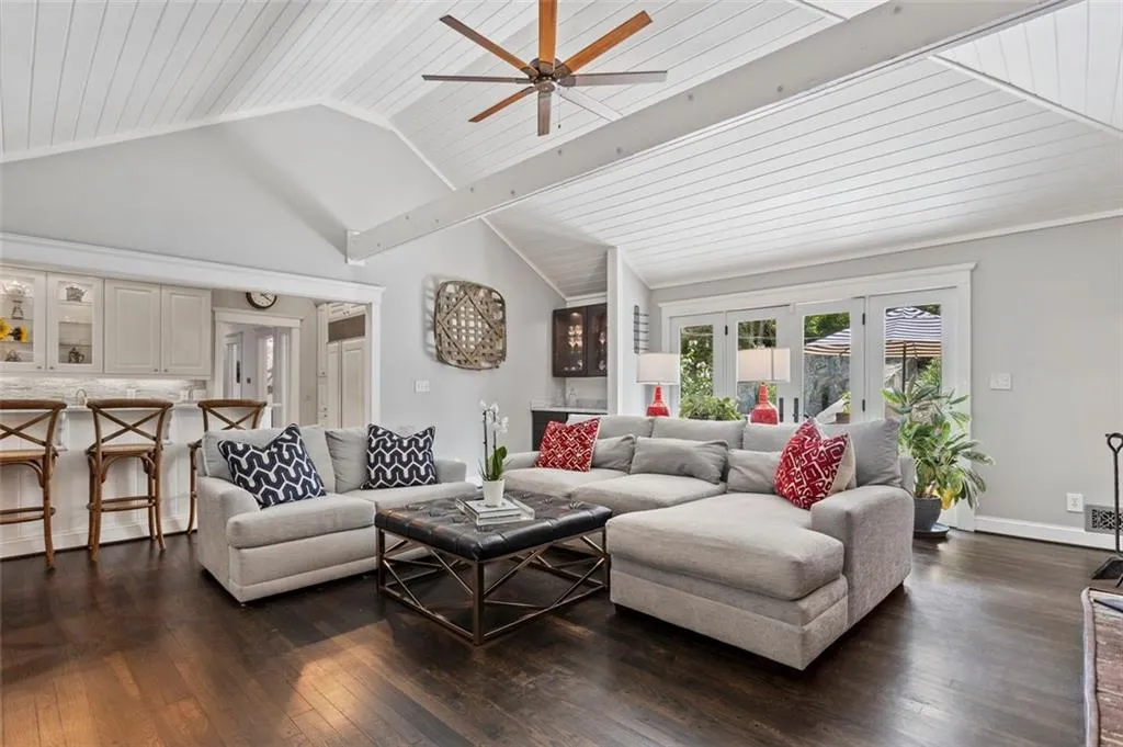 6440 Vernon Woods Drive, Atlanta, Georgia 30328, 3 Bedrooms Bedrooms, ,2 BathroomsBathrooms,Residential,Sold,6440 Vernon Woods Drive,6918684