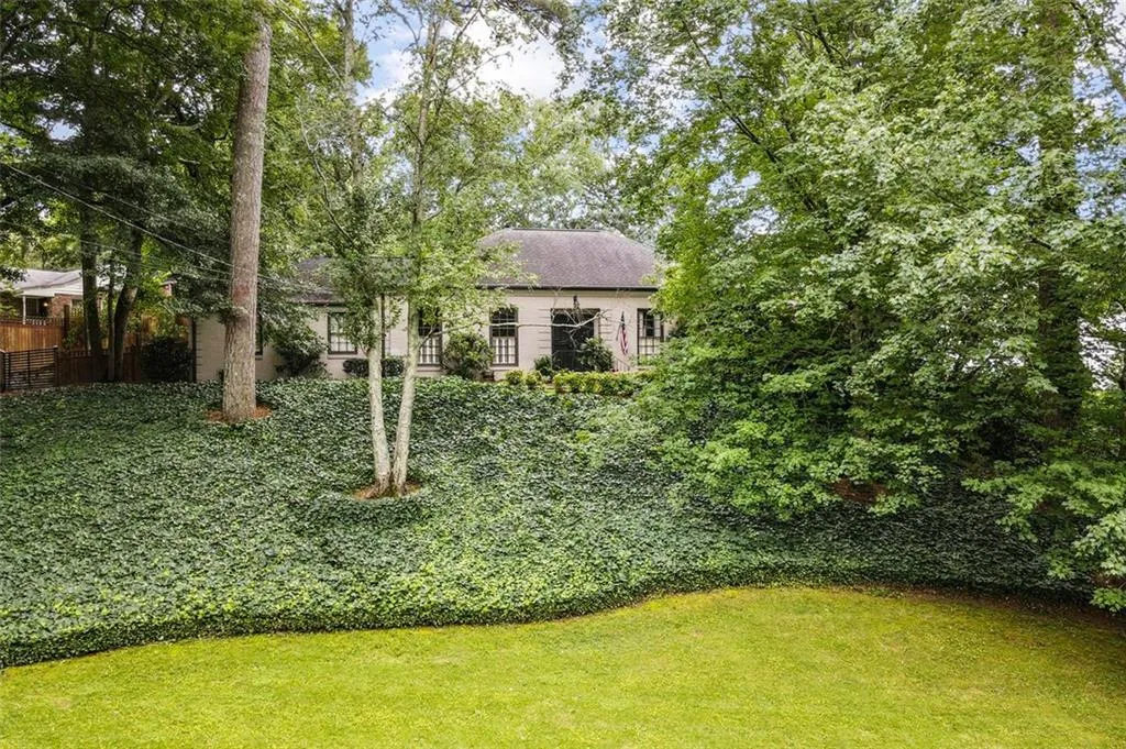 6440 Vernon Woods Drive, Atlanta, Georgia 30328, 3 Bedrooms Bedrooms, ,2 BathroomsBathrooms,Residential,Sold,6440 Vernon Woods Drive,6918684