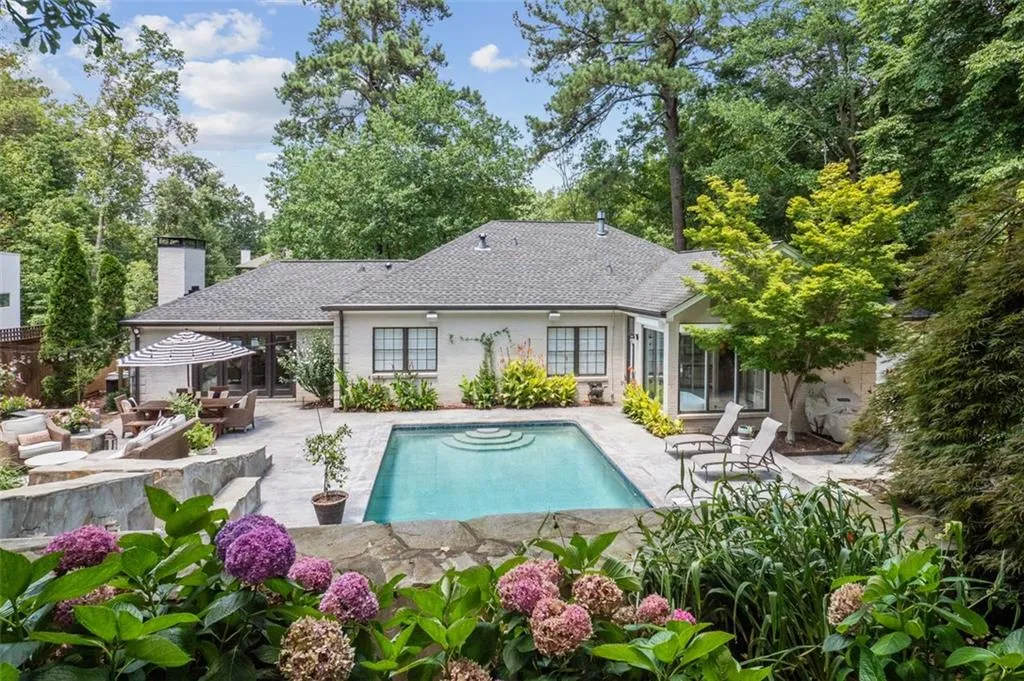 6440 Vernon Woods Drive, Atlanta, Georgia 30328, 3 Bedrooms Bedrooms, ,2 BathroomsBathrooms,Residential,Sold,6440 Vernon Woods Drive,6918684