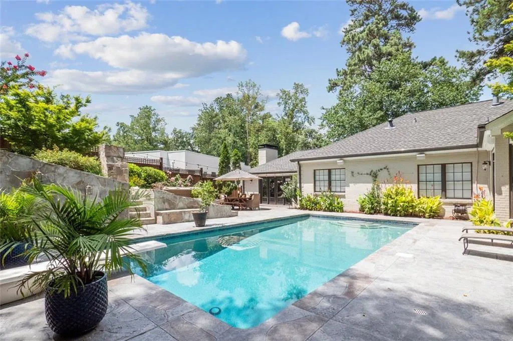 6440 Vernon Woods Drive, Atlanta, Georgia 30328, 3 Bedrooms Bedrooms, ,2 BathroomsBathrooms,Residential,Sold,6440 Vernon Woods Drive,6918684