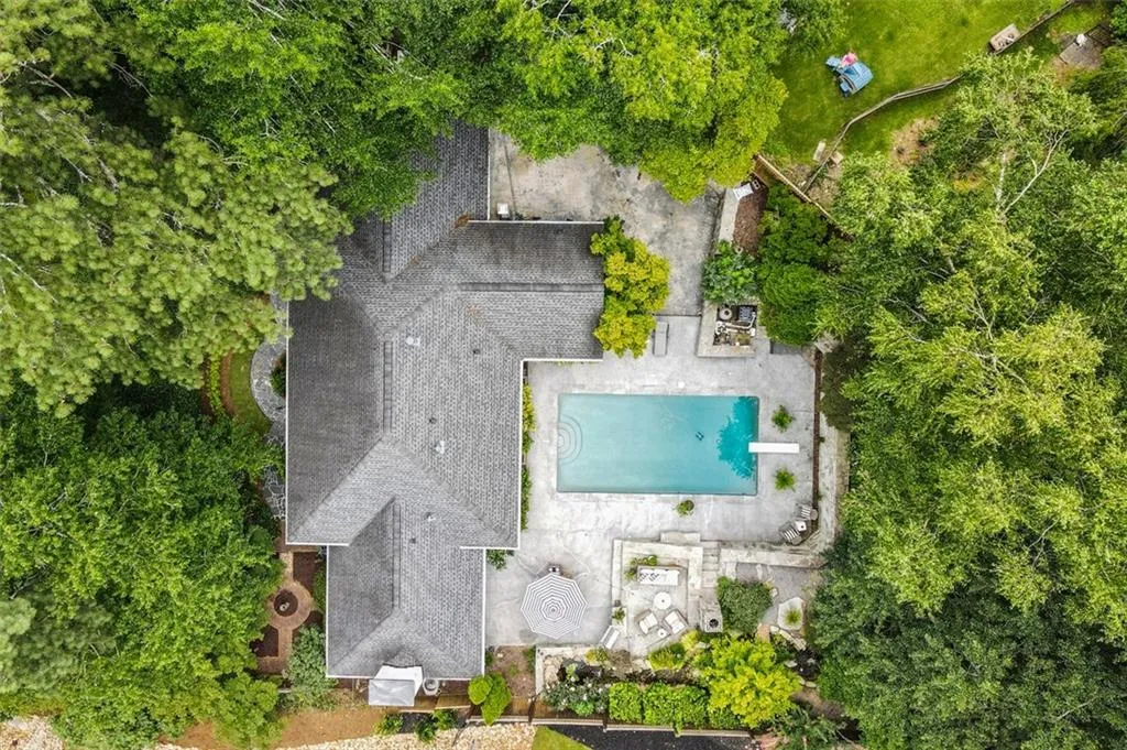 6440 Vernon Woods Drive, Atlanta, Georgia 30328, 3 Bedrooms Bedrooms, ,2 BathroomsBathrooms,Residential,Sold,6440 Vernon Woods Drive,6918684