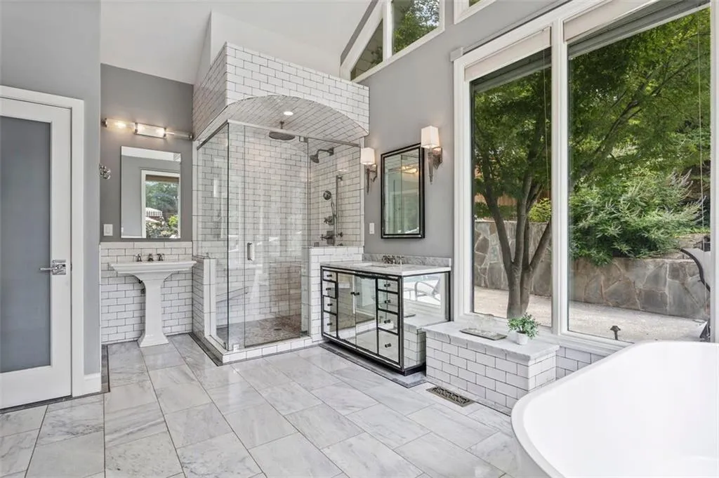 6440 Vernon Woods Drive, Atlanta, Georgia 30328, 3 Bedrooms Bedrooms, ,2 BathroomsBathrooms,Residential,Sold,6440 Vernon Woods Drive,6918684
