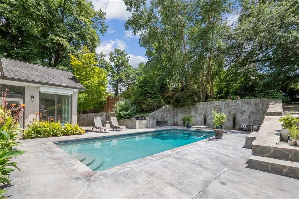 6440 Vernon Woods Drive, Atlanta, Georgia 30328, 3 Bedrooms Bedrooms, ,2 BathroomsBathrooms,Residential,Sold,6440 Vernon Woods Drive,6918684
