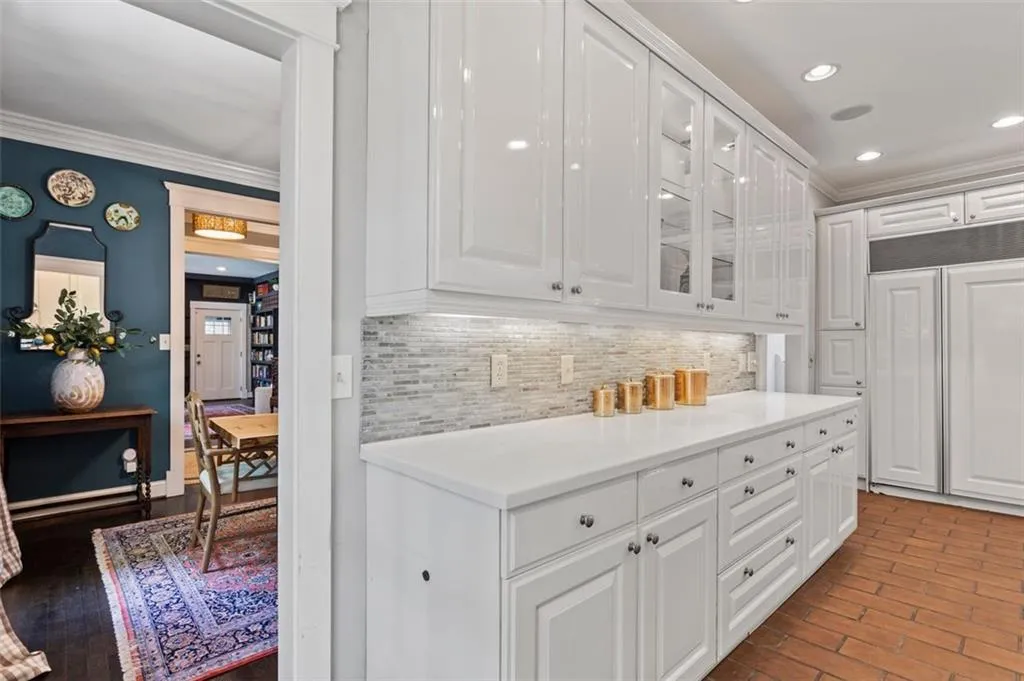 6440 Vernon Woods Drive, Atlanta, Georgia 30328, 3 Bedrooms Bedrooms, ,2 BathroomsBathrooms,Residential,Sold,6440 Vernon Woods Drive,6918684