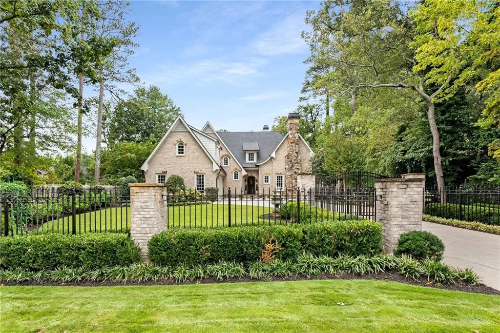 4706 Powers Ferry Road, Atlanta, Georgia 30327, 5 Bedrooms Bedrooms, ,5 BathroomsBathrooms,Residential,Sold,4706 Powers Ferry Road,7449452 4706 Powers Ferry Road, Atlanta, Georgia 30327, 5 Bedrooms Bedrooms, ,5 BathroomsBathrooms,Residential,Sold,4706 Powers Ferry Road,7449452