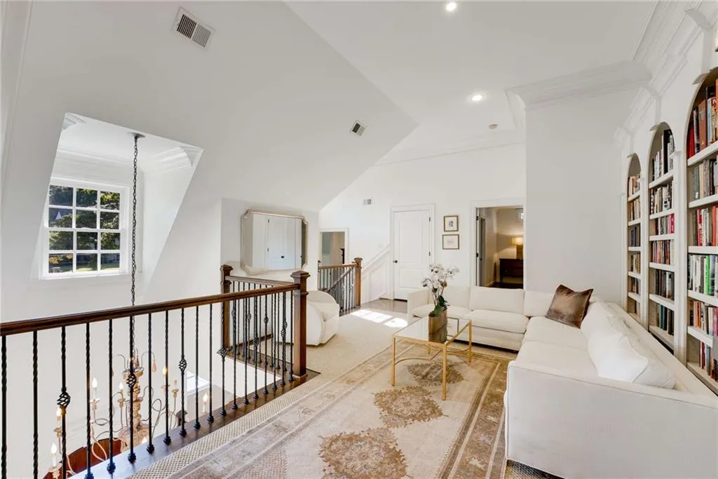 4706 Powers Ferry Road, Atlanta, Georgia 30327, 5 Bedrooms Bedrooms, ,5 BathroomsBathrooms,Residential,Sold,4706 Powers Ferry Road,7449452