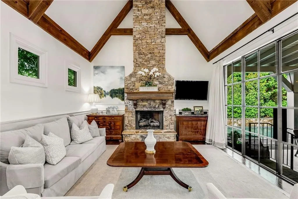 4706 Powers Ferry Road, Atlanta, Georgia 30327, 5 Bedrooms Bedrooms, ,5 BathroomsBathrooms,Residential,Sold,4706 Powers Ferry Road,7449452