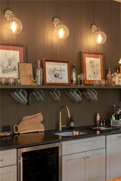 Wet bar compliments the kitchen in rustic and warm tones.