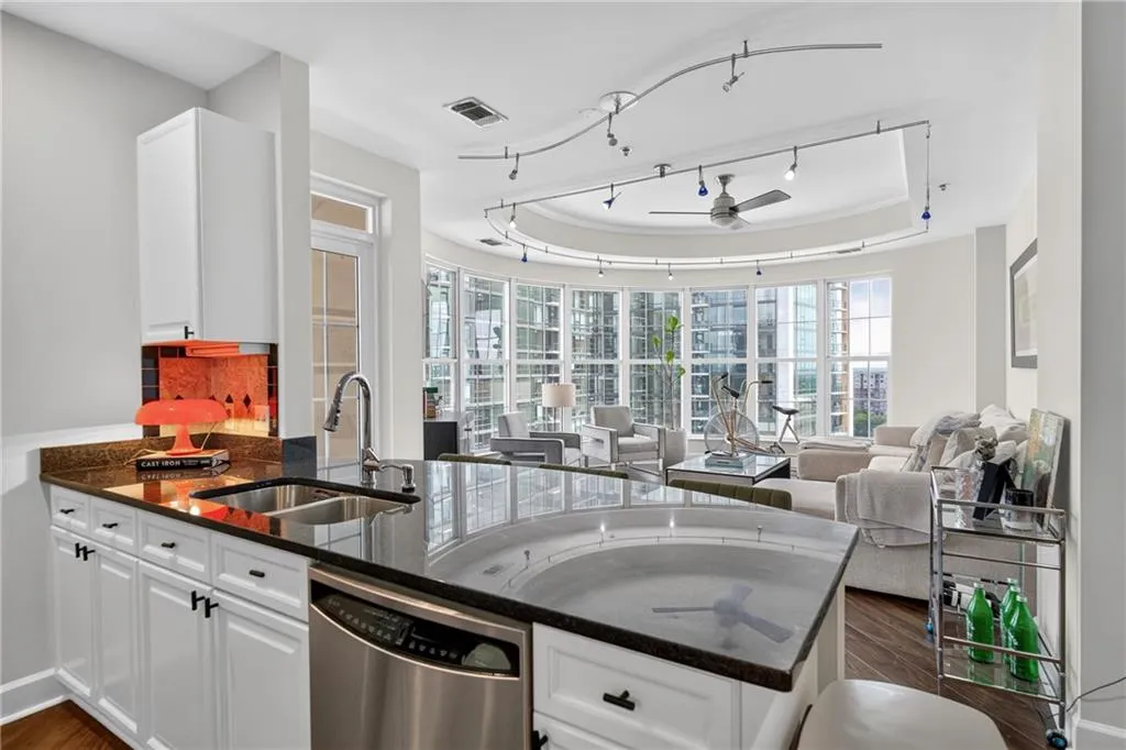 325 E Paces Ferry Road Ne Unit 1702, Atlanta, Georgia 30305, 2 Bedrooms Bedrooms, 0 ,2 BathroomsBathrooms,Residential,For Sale,325 E Paces Ferry Road Ne Unit 1702,7823994