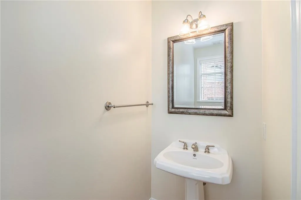 1140 Glenridge Place, Sandy Springs, Georgia 30342, 1 Bedroom Bedrooms, ,1 BathroomBathrooms,Residential,Sold,1140 Glenridge Place,6939497