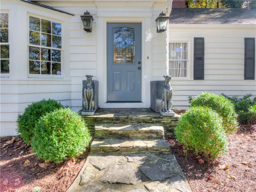 195 Alberta Drive Ne, Atlanta, Georgia 30305, 3 Bedrooms Bedrooms, ,2 BathroomsBathrooms,Residential,For Sale,195 Alberta Drive Ne,7613771