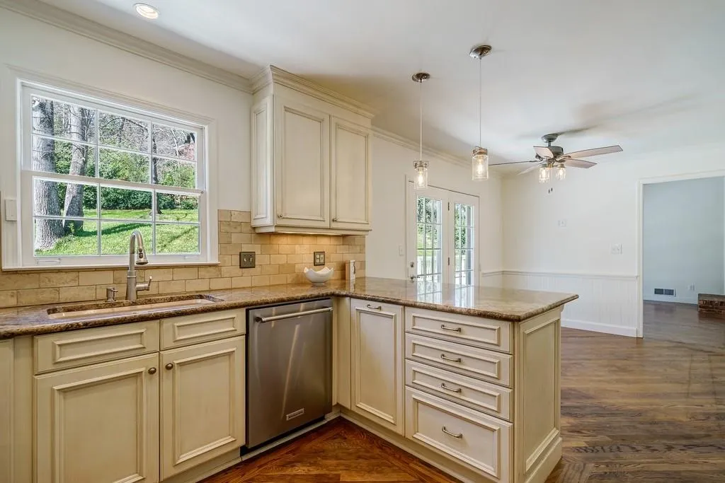 8015 Innsbruck Drive, Sandy Springs, Georgia 30350, 5 Bedrooms Bedrooms, ,4 BathroomsBathrooms,Residential,Sold,8015 Innsbruck Drive,7020466