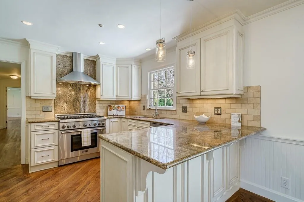 8015 Innsbruck Drive, Sandy Springs, Georgia 30350, 5 Bedrooms Bedrooms, ,4 BathroomsBathrooms,Residential,Sold,8015 Innsbruck Drive,7020466
