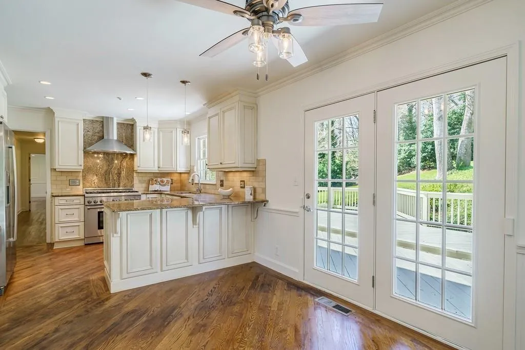 8015 Innsbruck Drive, Sandy Springs, Georgia 30350, 5 Bedrooms Bedrooms, ,4 BathroomsBathrooms,Residential,Sold,8015 Innsbruck Drive,7020466